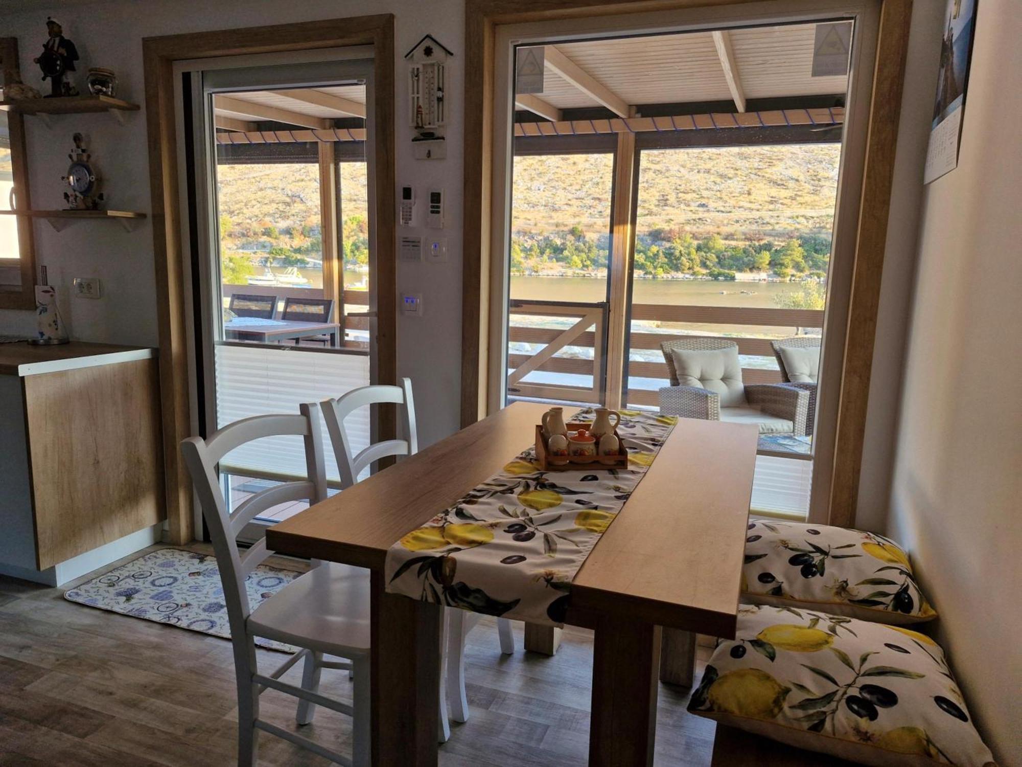 Luxmobil Holiday home Grebastica